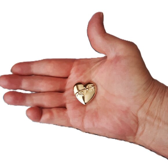 VTG E.T. Movie Pin Broach Lapel Universal Studios Heart Touching Fingers Dreams - Picture 2 of 3